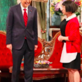 安倍首相の吉本新喜劇出演 お笑いの政治利用に 吉本所属のウーマン村本と星田英利が勇気ある批判 Litera リテラ